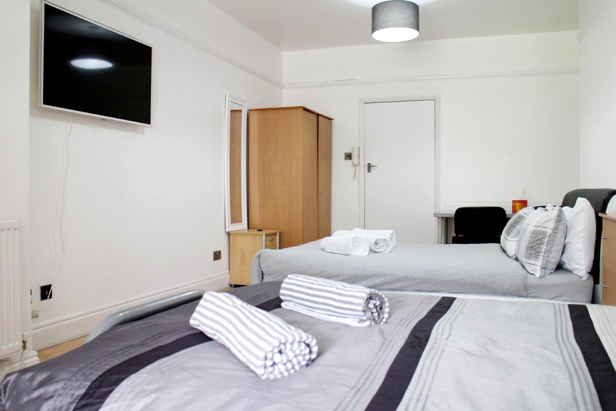 Large Studio Garden Flat On Golders Green Road Londra Exterior foto