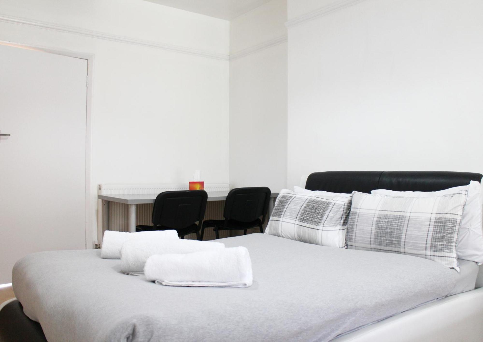 Large Studio Garden Flat On Golders Green Road Londra Exterior foto