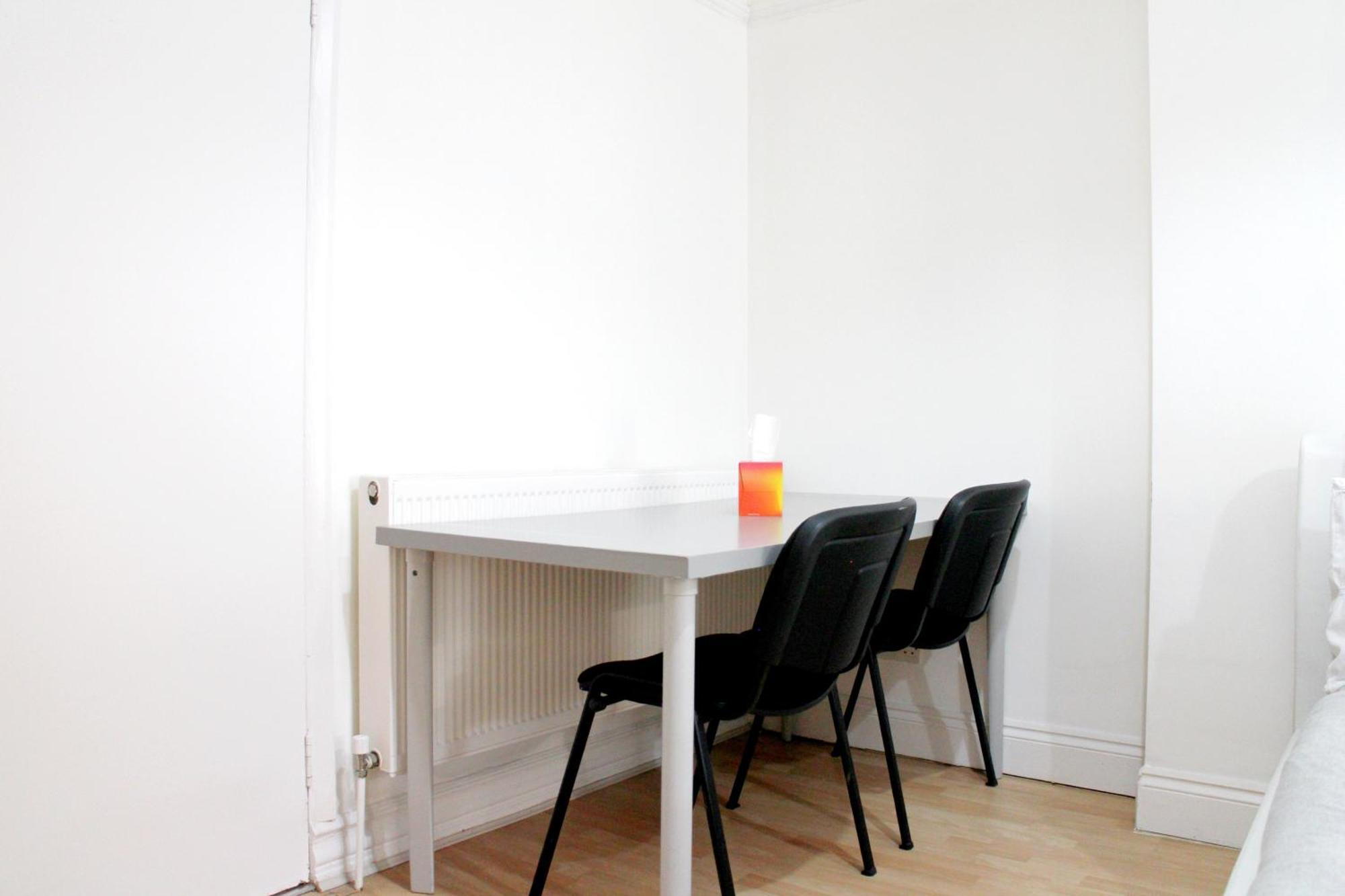 Large Studio Garden Flat On Golders Green Road Londra Exterior foto