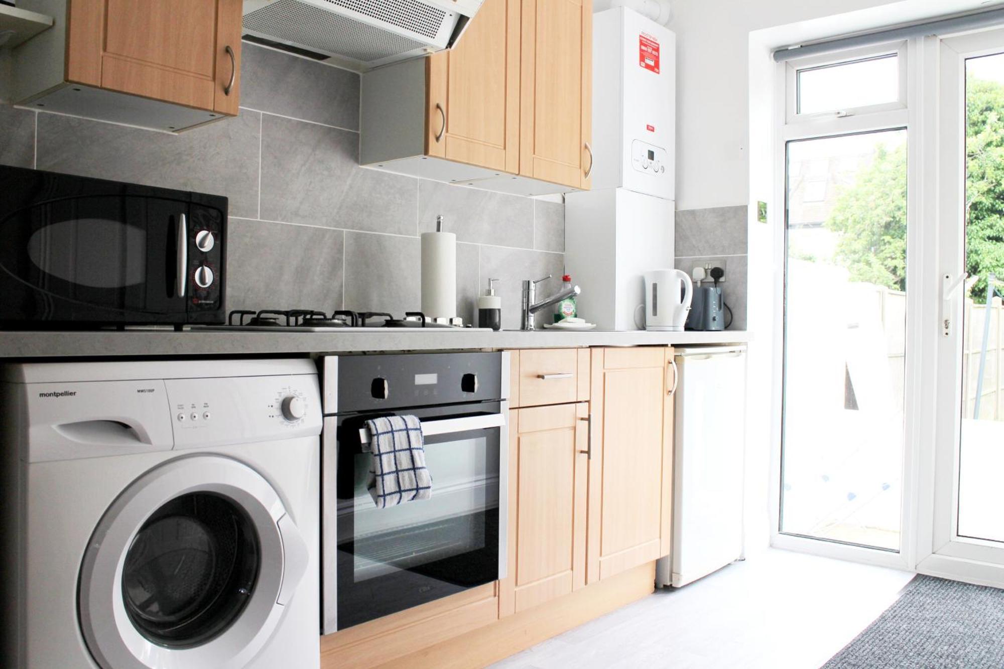 Large Studio Garden Flat On Golders Green Road Londra Exterior foto